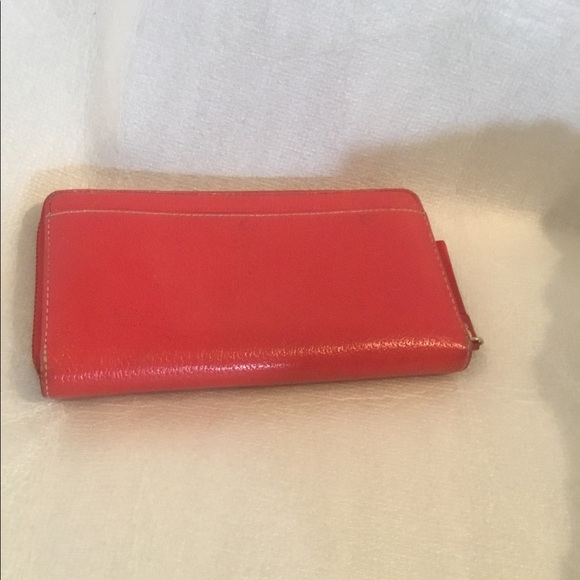 Large Kate Spade Wallet Wristlet. - Picture 3 of 5